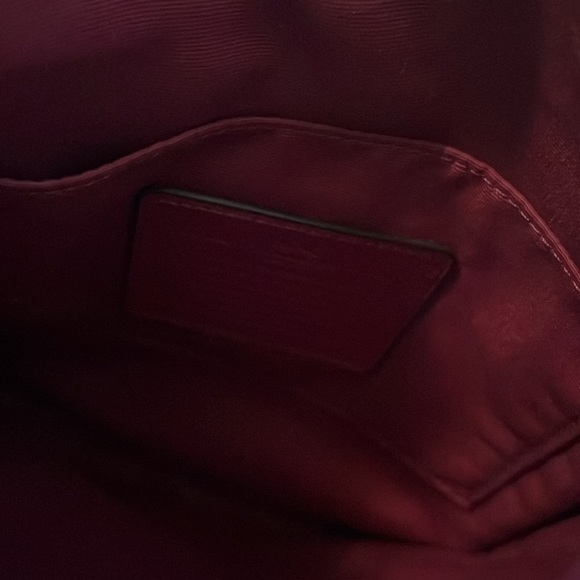 Great condition Coach purse, beautiful berry color - Picture 3 of 3